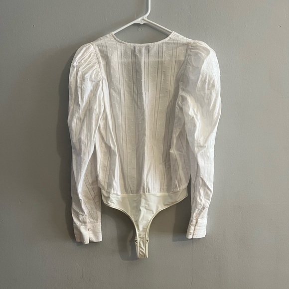 Danielle Bernstein Size Small Deep V White Bodysuit. - Picture 7 of 8